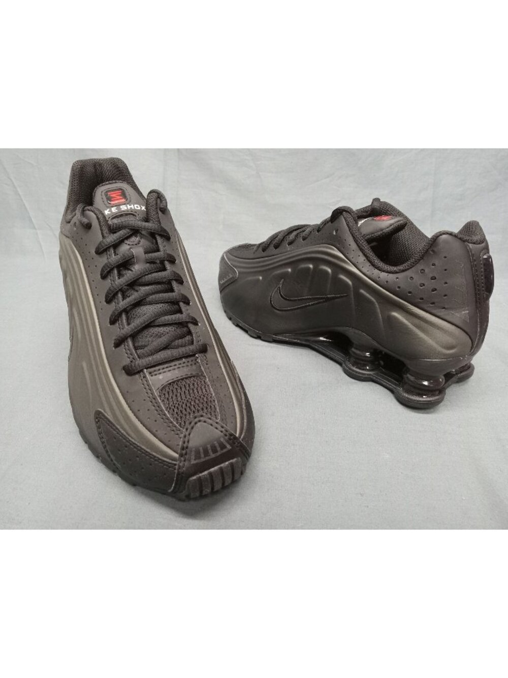 Nike Shox R4 (GS) Sneakers Triple Black Boys Size 6 NEW NO BOX!